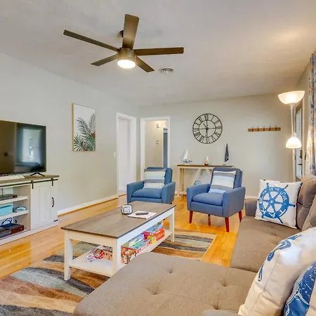Stylish Pensacola Retreat With Patio And Grill! Villa